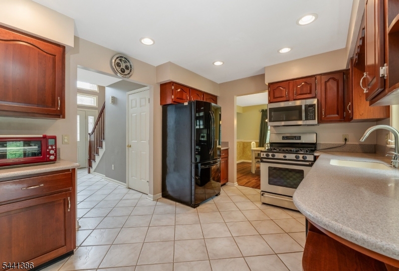 16 Woodland Ter
