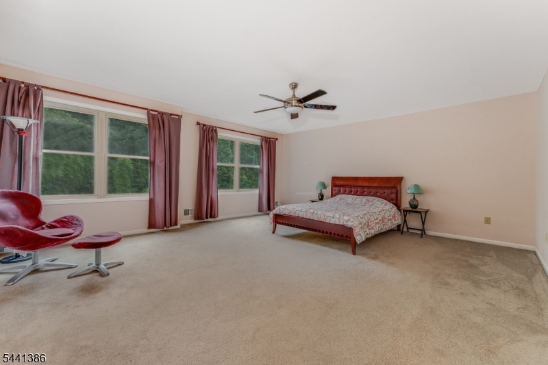 16 Woodland Ter