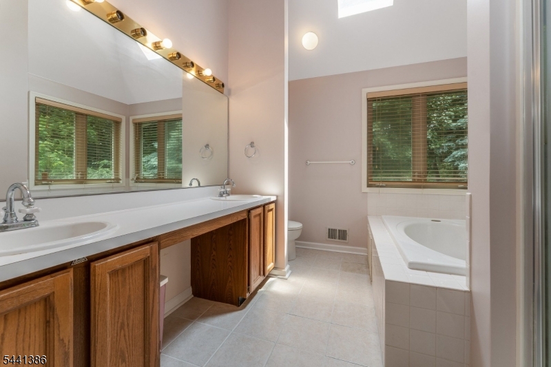 16 Woodland Ter