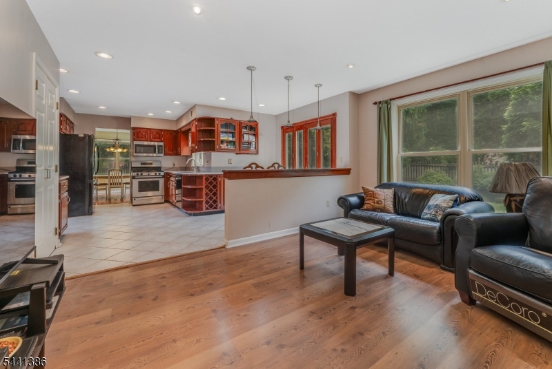 16 Woodland Ter