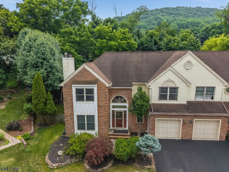 16 Woodland Ter