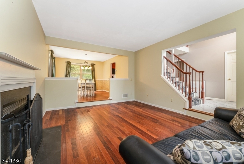 16 Woodland Ter