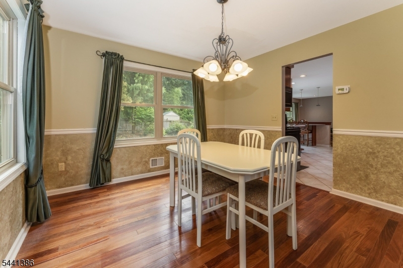 16 Woodland Ter