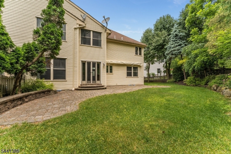 16 Woodland Ter