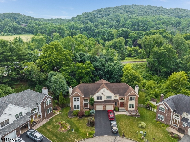 16 Woodland Ter
