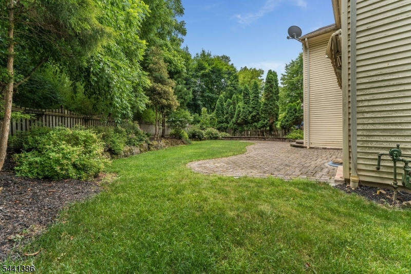 16 Woodland Ter