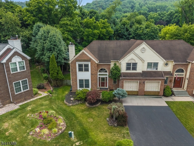 16 Woodland Ter
