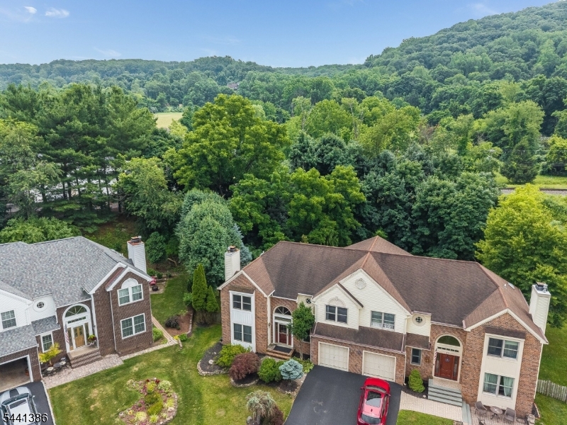 16 Woodland Ter