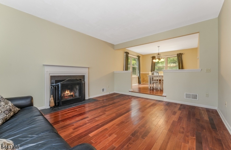 16 Woodland Ter