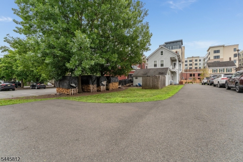 20 Bloomfield Ave