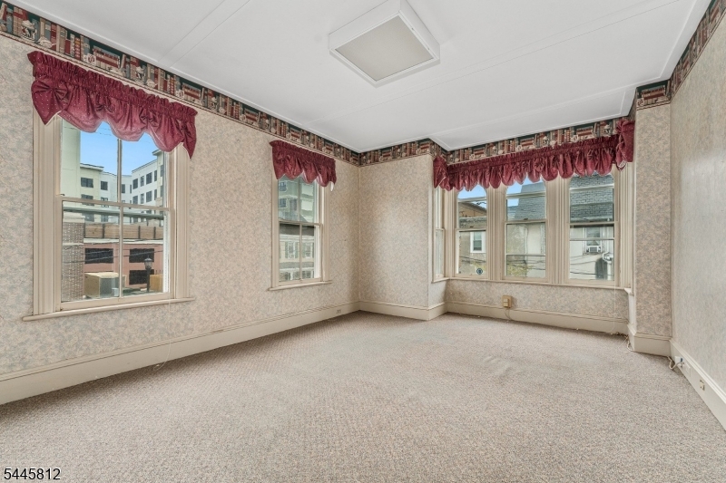 20 Bloomfield Ave