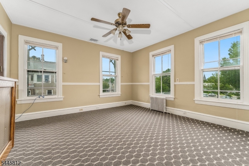 20 Bloomfield Ave
