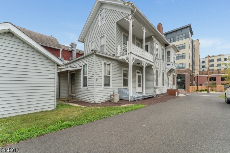20 Bloomfield Ave