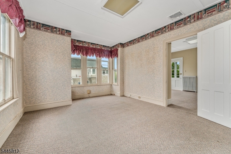 20 Bloomfield Ave