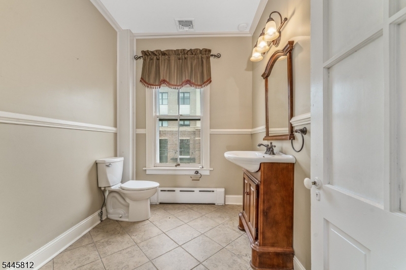 20 Bloomfield Ave