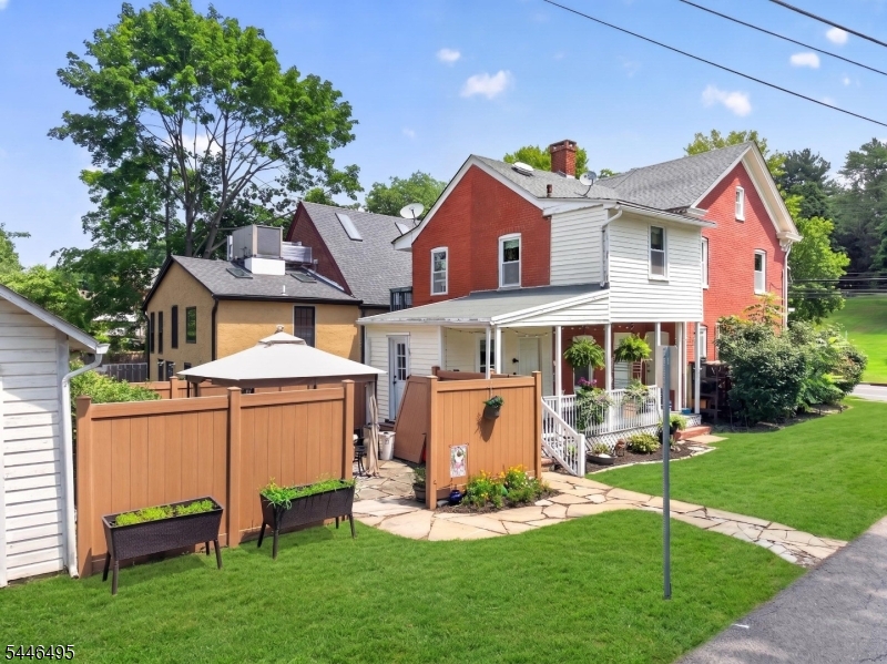 245 N Main St