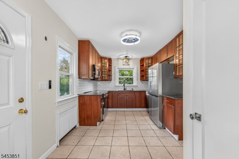 28 Dogwood Ln
