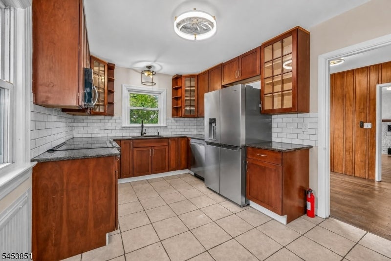 28 Dogwood Ln