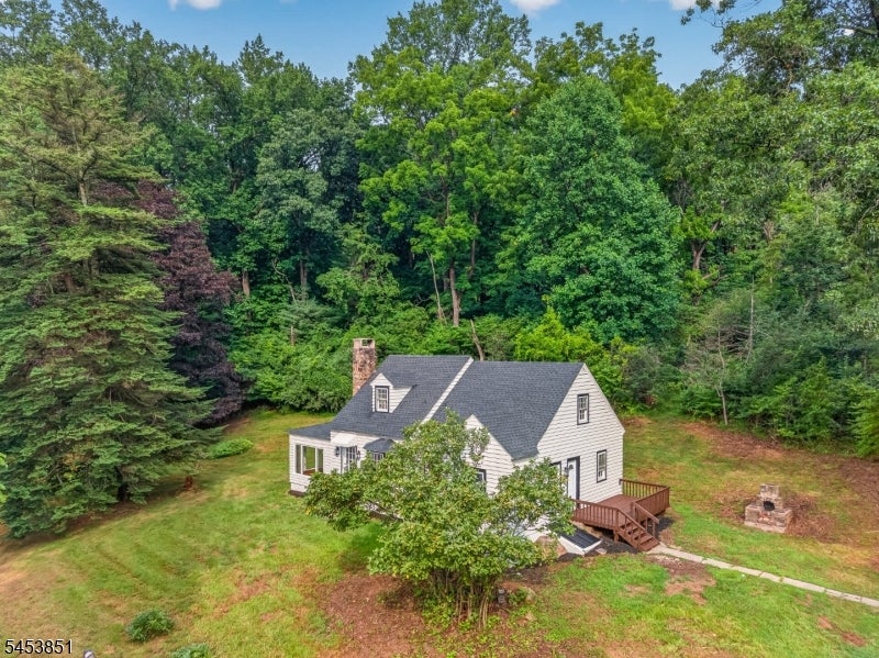 28 Dogwood Ln