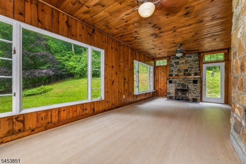 28 Dogwood Ln