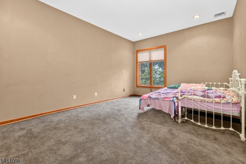 8 Springhill Road