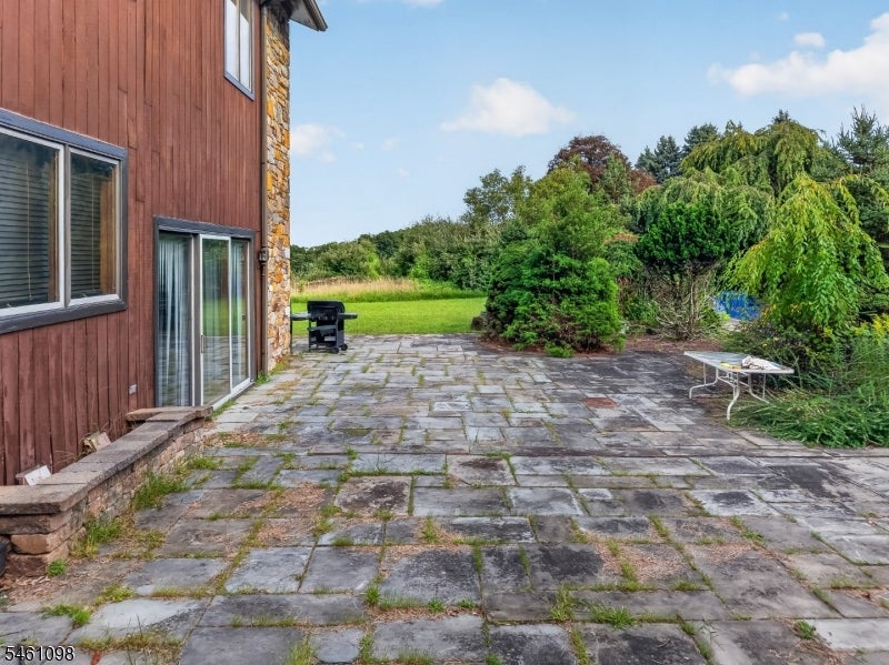 8 Springhill Road