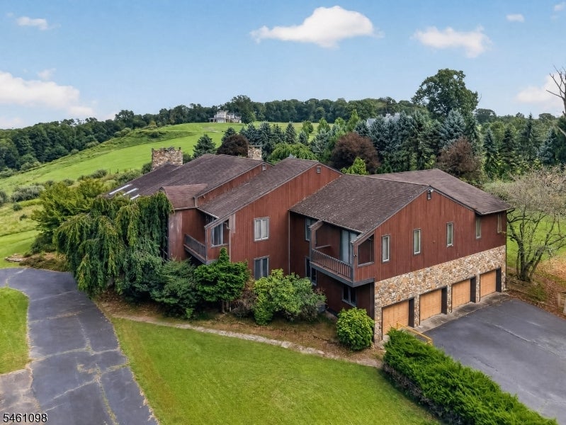 8 Springhill Road