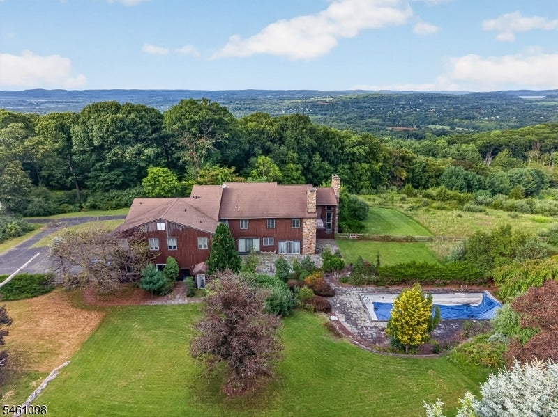 8 Springhill Road