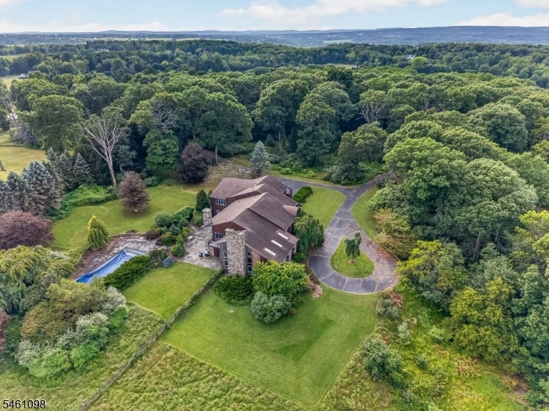 8 Springhill Road