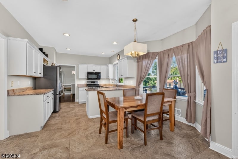 6 Pinewood Rd