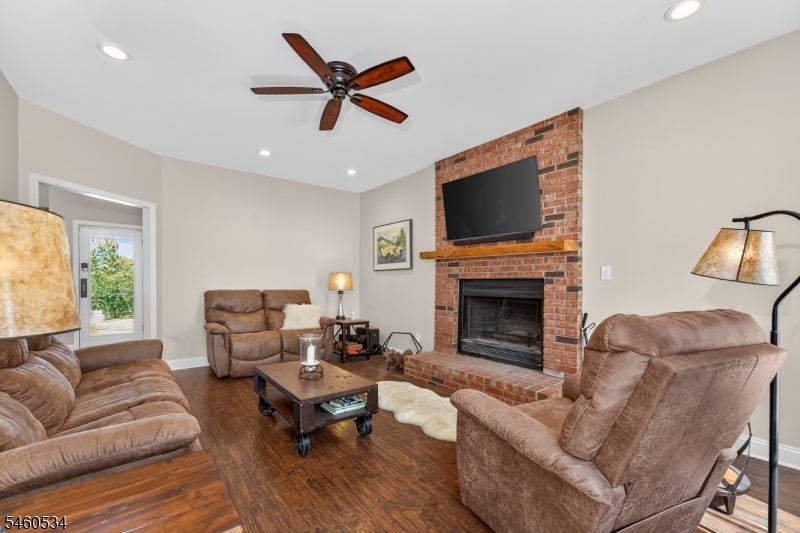 6 Pinewood Rd