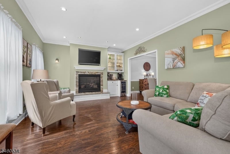 6 Pinewood Rd