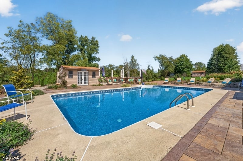 6 Pinewood Rd