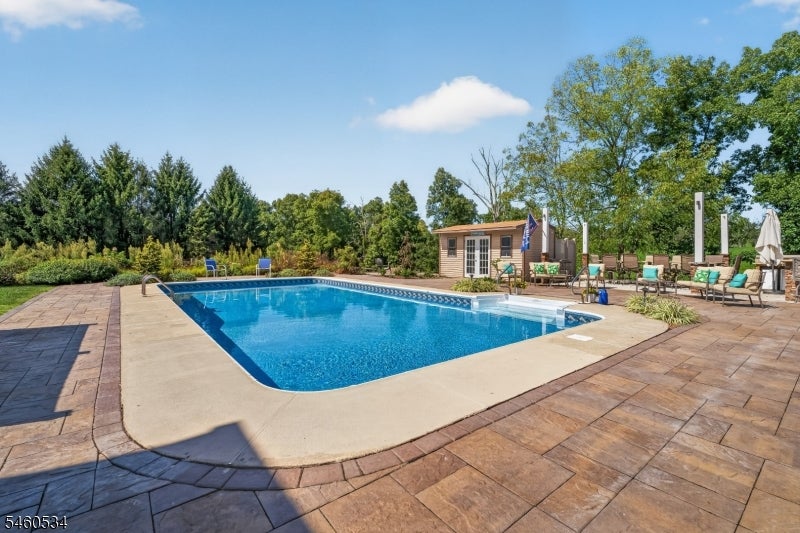 6 Pinewood Rd