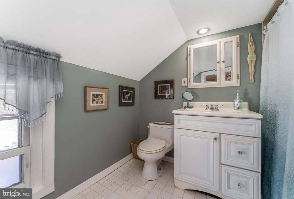 40 SERGEANTSVILLE ROAD