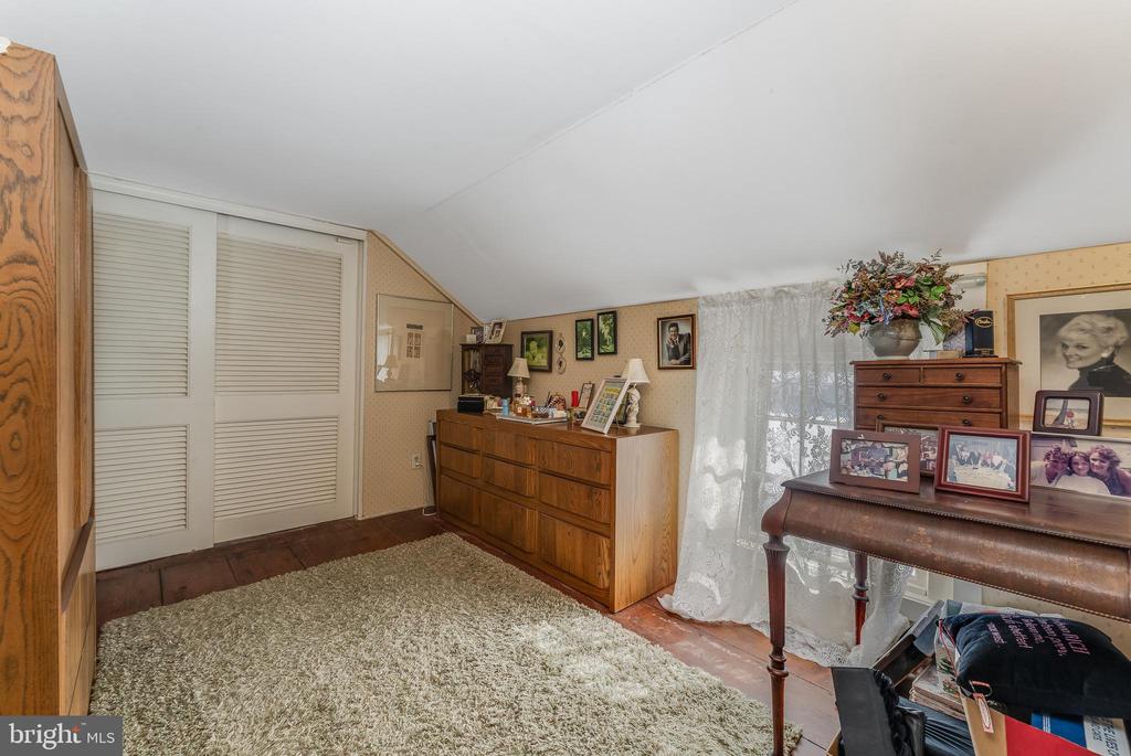 40 SERGEANTSVILLE ROAD