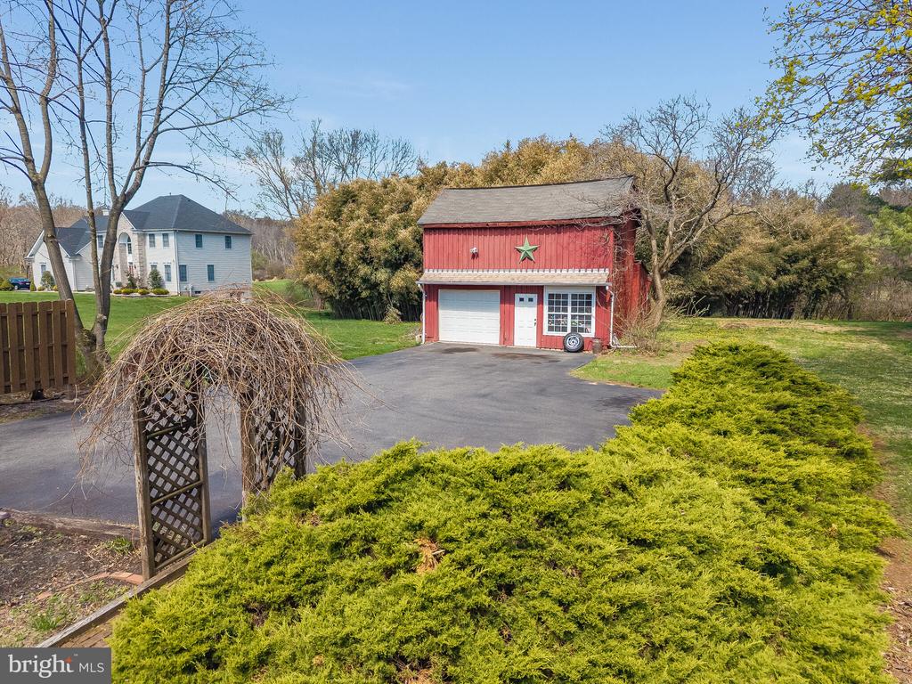 40 SERGEANTSVILLE ROAD