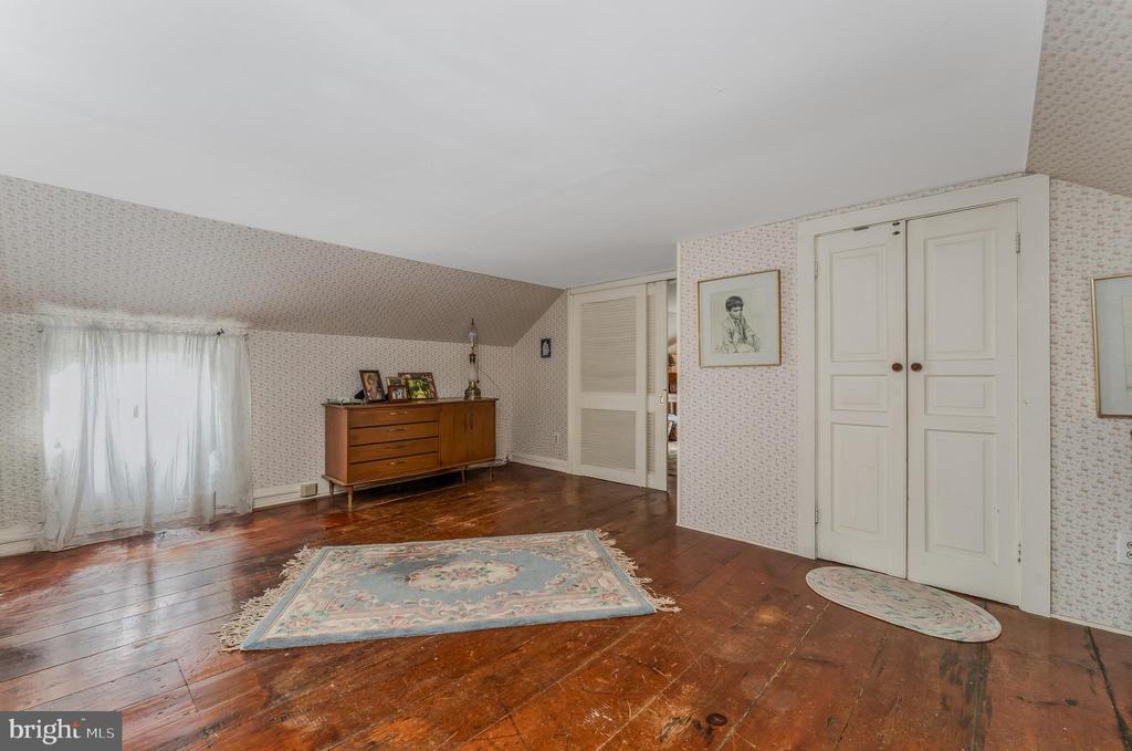 40 SERGEANTSVILLE ROAD