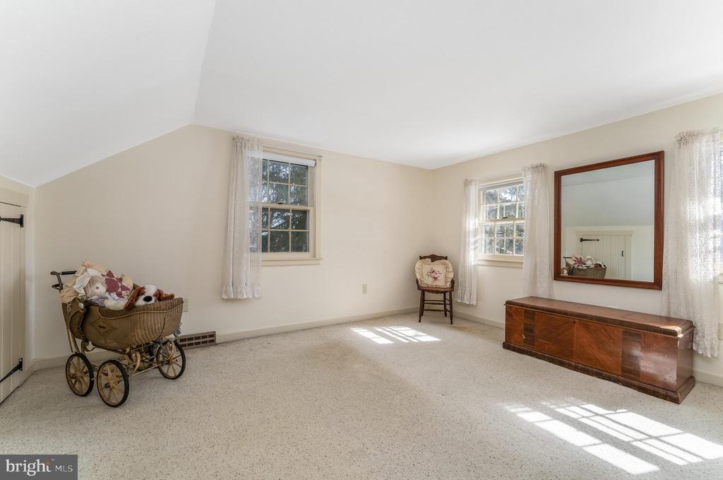 40 SERGEANTSVILLE ROAD