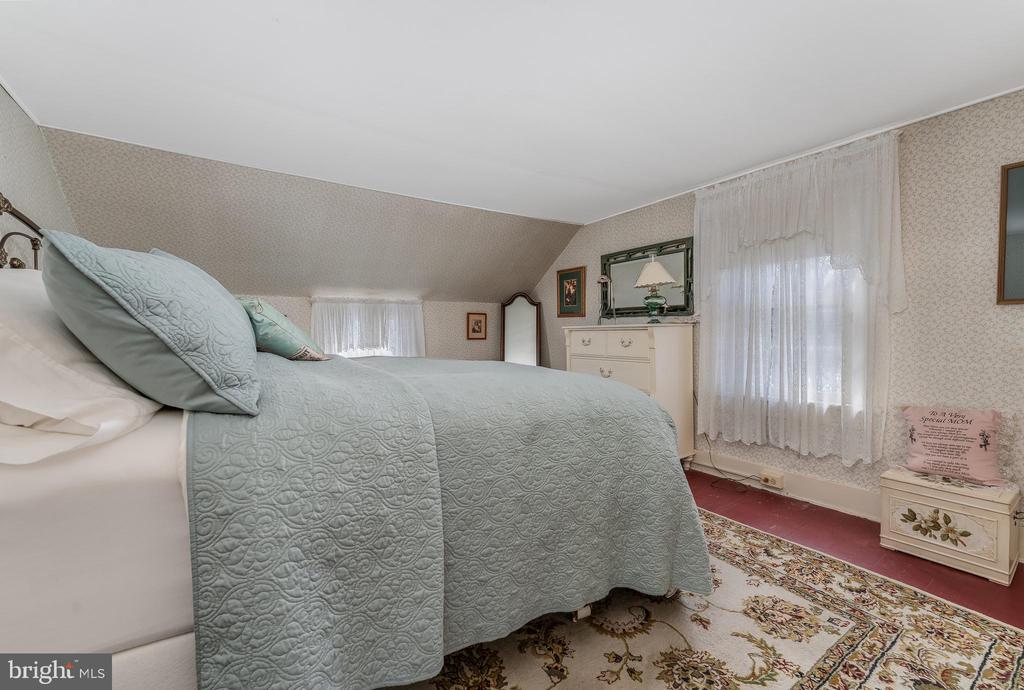 40 SERGEANTSVILLE ROAD