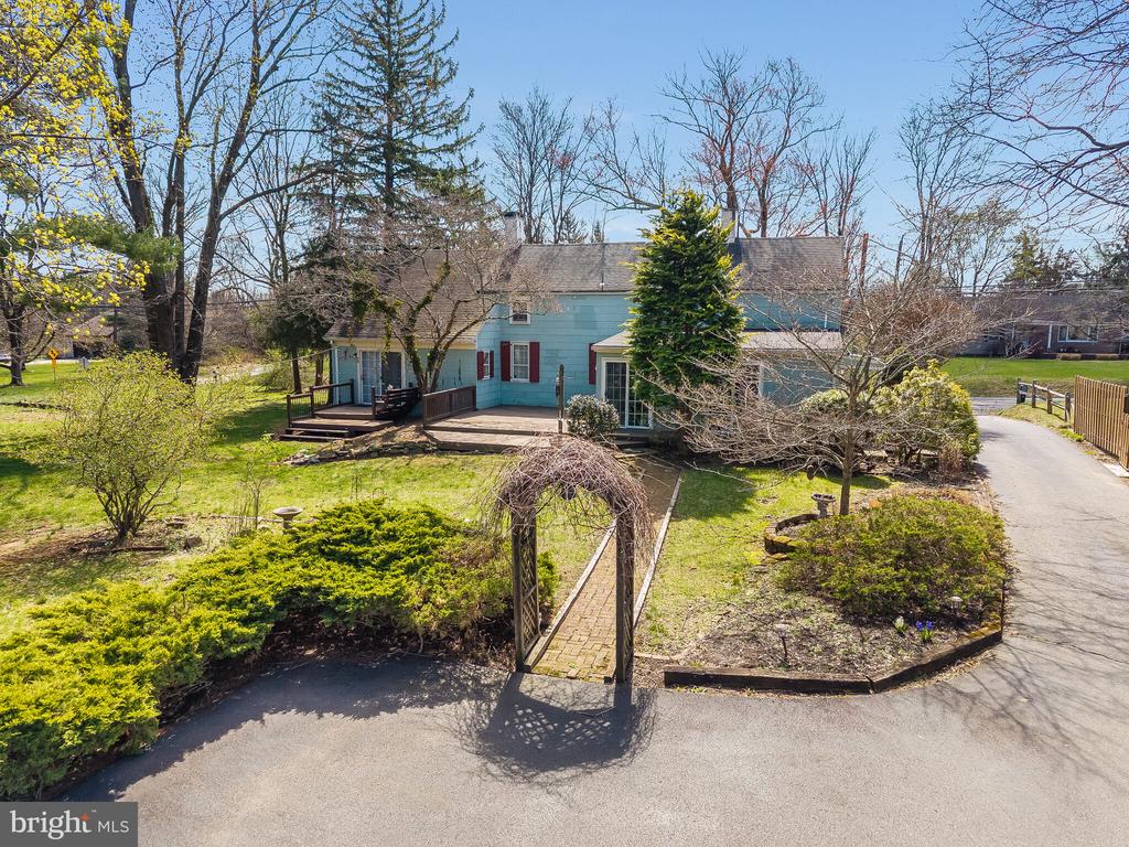 40 SERGEANTSVILLE ROAD