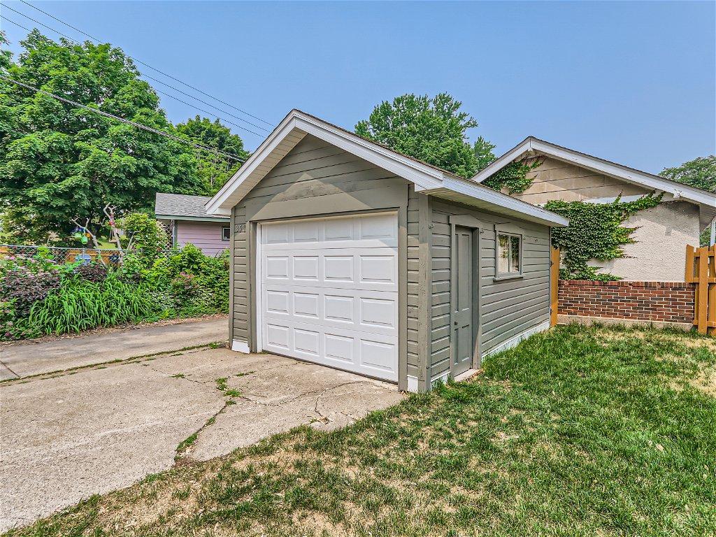 351 Grand Avenue W