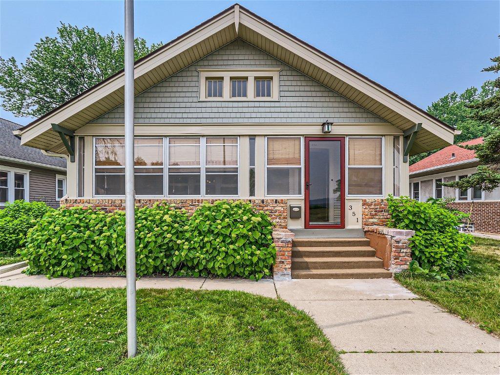351 Grand Avenue W