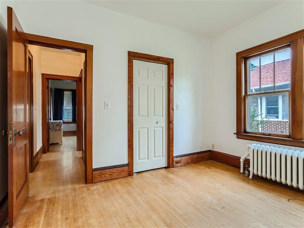 351 Grand Avenue W