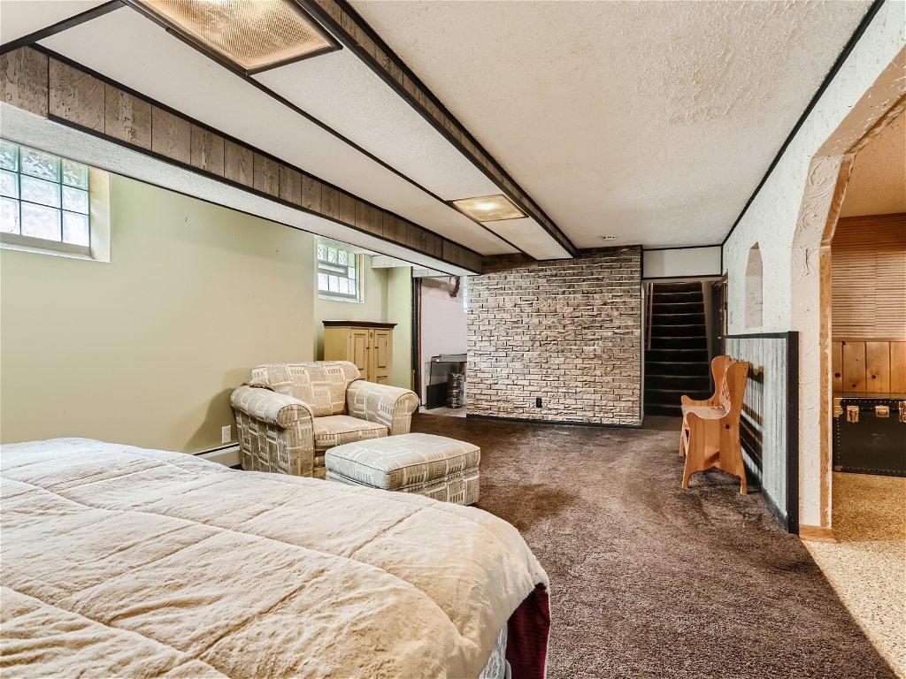 351 Grand Avenue W