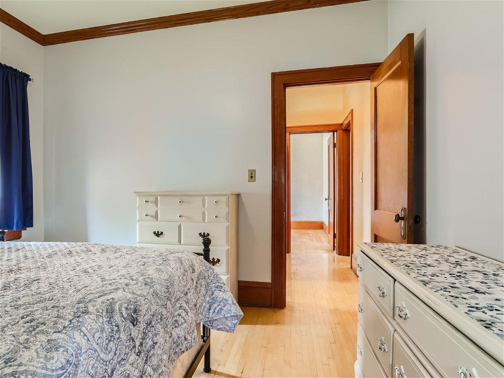 351 Grand Avenue W