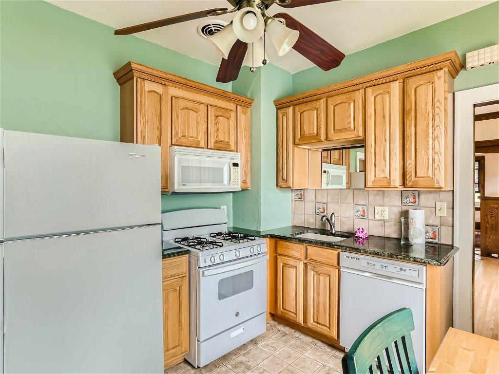 351 Grand Avenue W