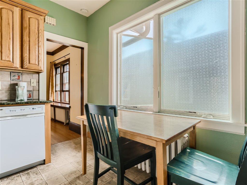 351 Grand Avenue W