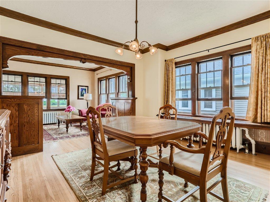 351 Grand Avenue W