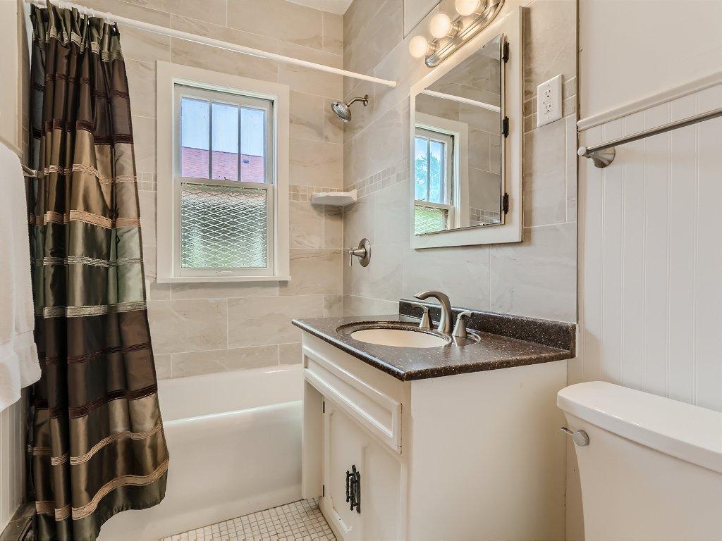 351 Grand Avenue W